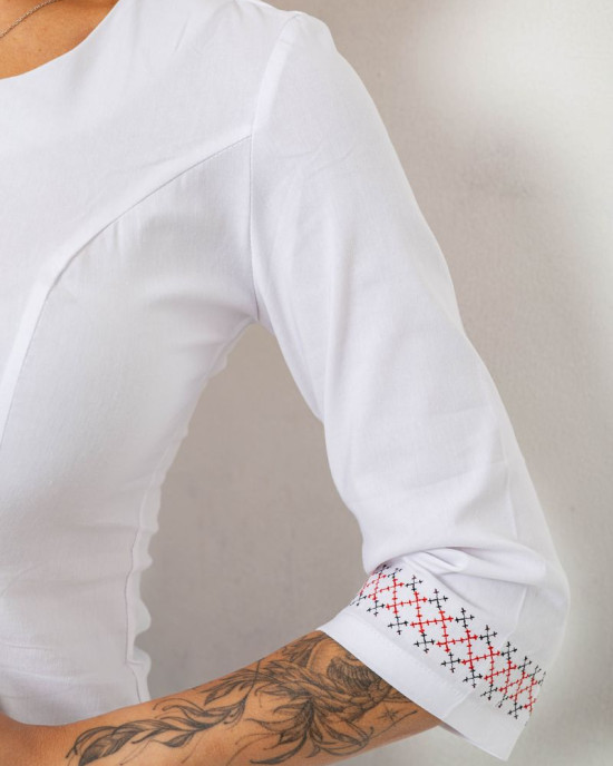 Блуза класична з вишивкою 230R03-2